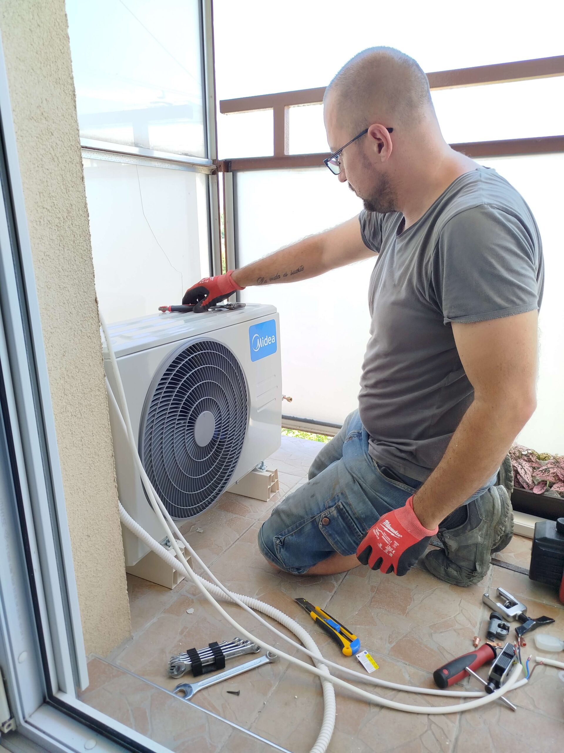 Hűtő-fűtő klímák telepítése – Miskolci szakemberek munkában